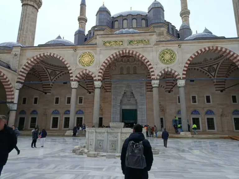 Kurban Bayramı namaz vakitlerinin açıklanmasını gösteren görsel