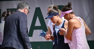 Milli tenisçi Zeynep Sönmez Roland Garros'ta sakatlandı