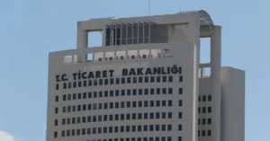 Ticaret Bakanlığı Reklam Kurulu'nun otomotiv devine kestiği 863 milyon liralık ceza ile ilgili haber görseli
