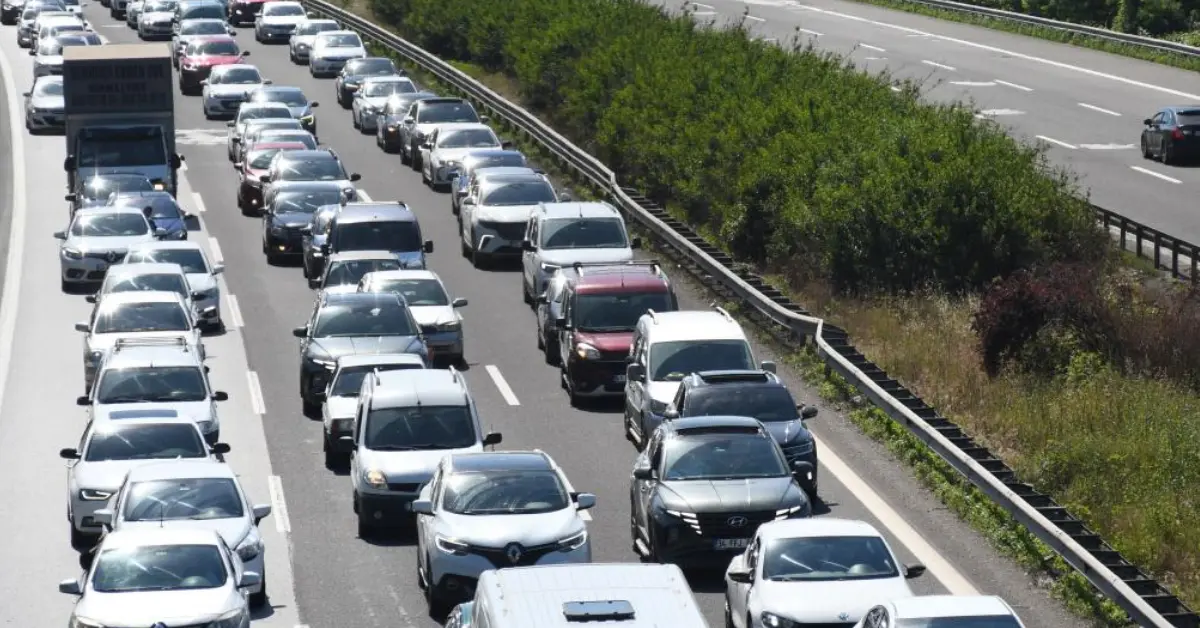 Bayram dönüşü tatilcileri Bolu ve Düzce'de yoğun trafik oluşturdu