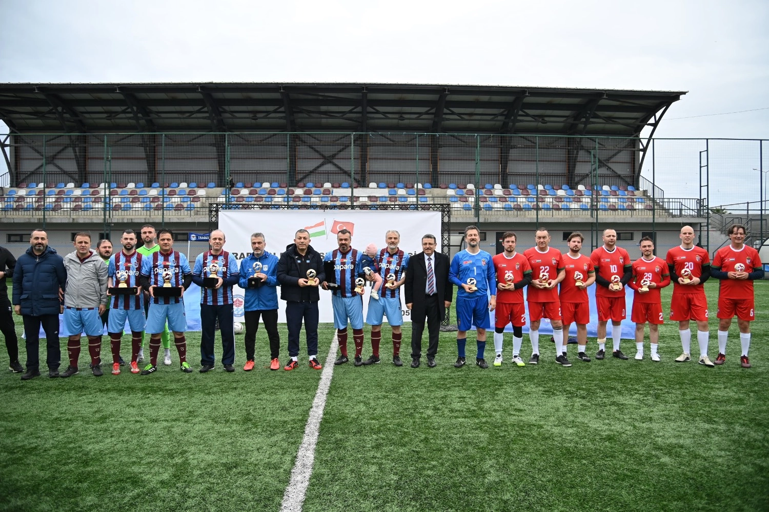 Trabzon Büyükşehir Belediyesi ve Macaristan Büyükelçiliği futbol takımları arasında oynanan dostluk maçı