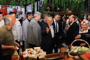 Kayseri Büyükşehir Belediye Başkanı Memduh Büyükkılıç ve Melikgazi Belediye Başkanı Mustafa Palancıoğlu, Çarşı Melikgazi'yi ziyaret etti.