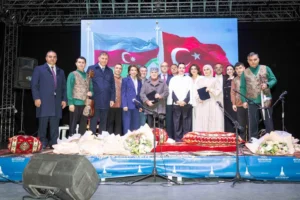 İzmir ve Bakü arasındaki 40 yıllık kardeşlik ilişkisi sanat ve kültür etkinlikleriyle kutlandı