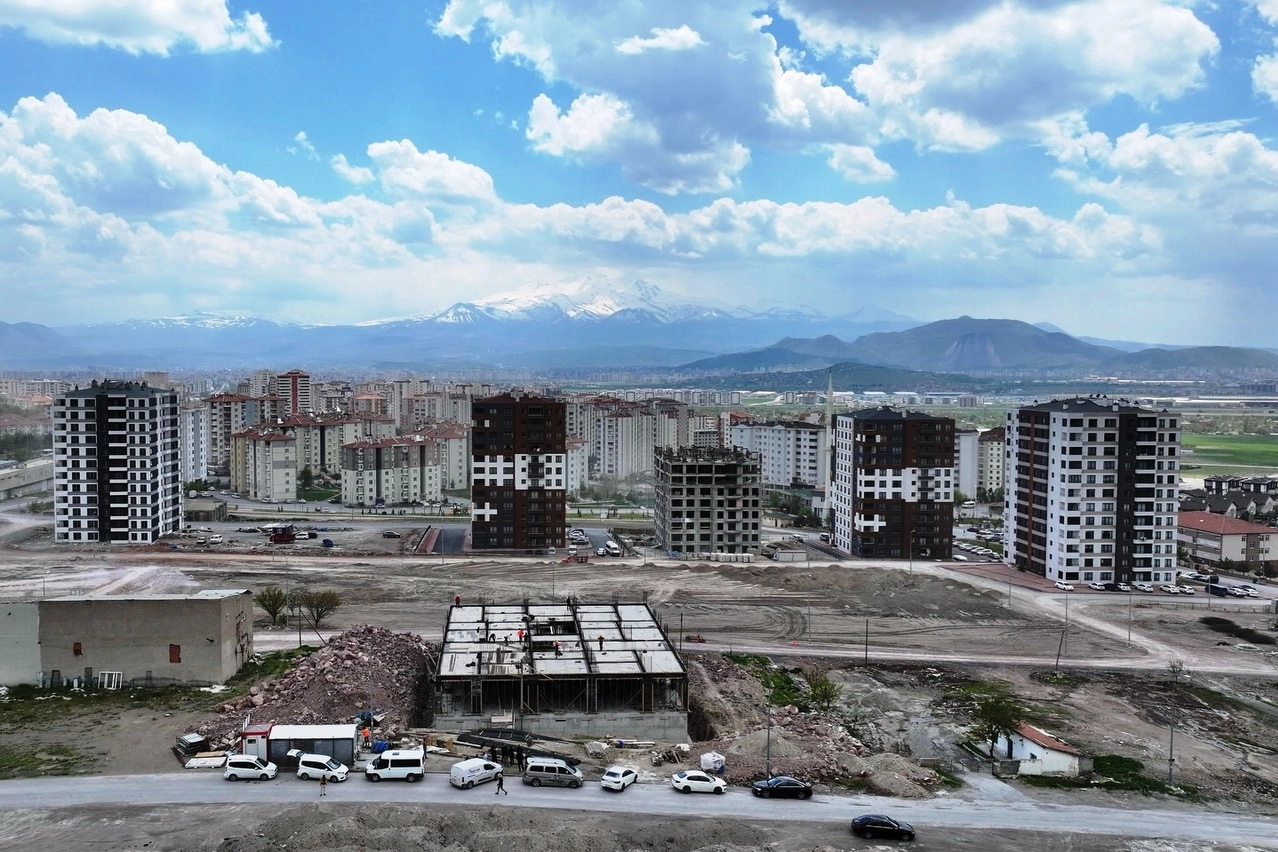 Kocasinan Belediyesi Erkilet Ertuğrulgazi Kentsel Dönüşüm Alanı yeni yaşam alanı konut teslimleri ve park inşaatı