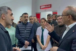 Malatya Doğanşehir'de yolcu otobüsünün şarampole yuvarlandığı kaza sonrası olay yeri ve kurtarma çalışmaları