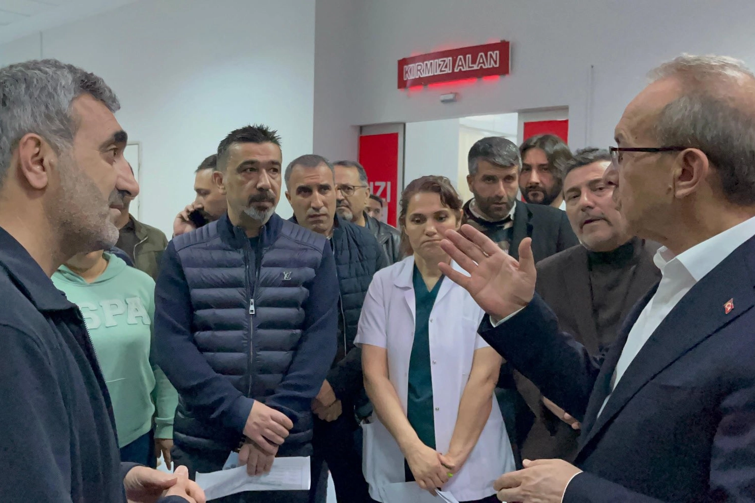 Malatya Doğanşehir'de yolcu otobüsünün şarampole yuvarlandığı kaza sonrası olay yeri ve kurtarma çalışmaları