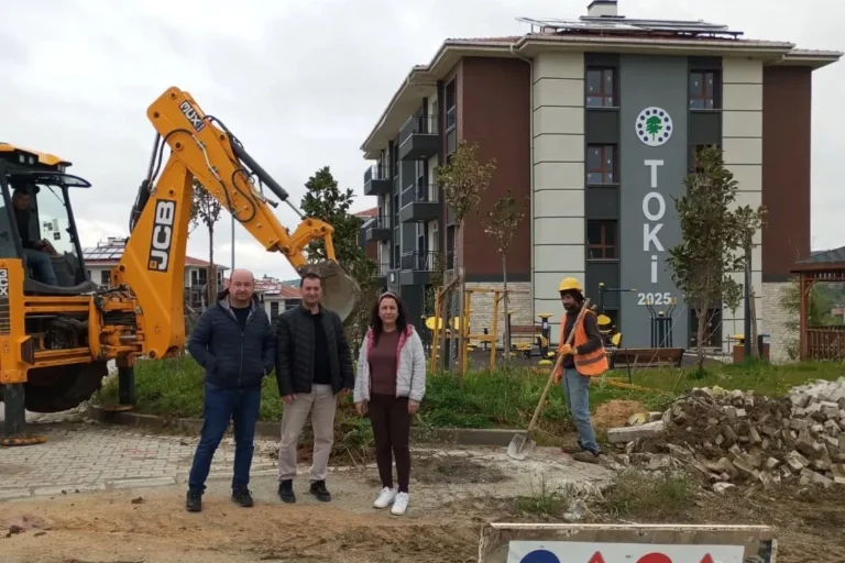 Yenimuhacir TOKİ konutlarında doğalgaz hattı döşeme çalışmaları başladı.