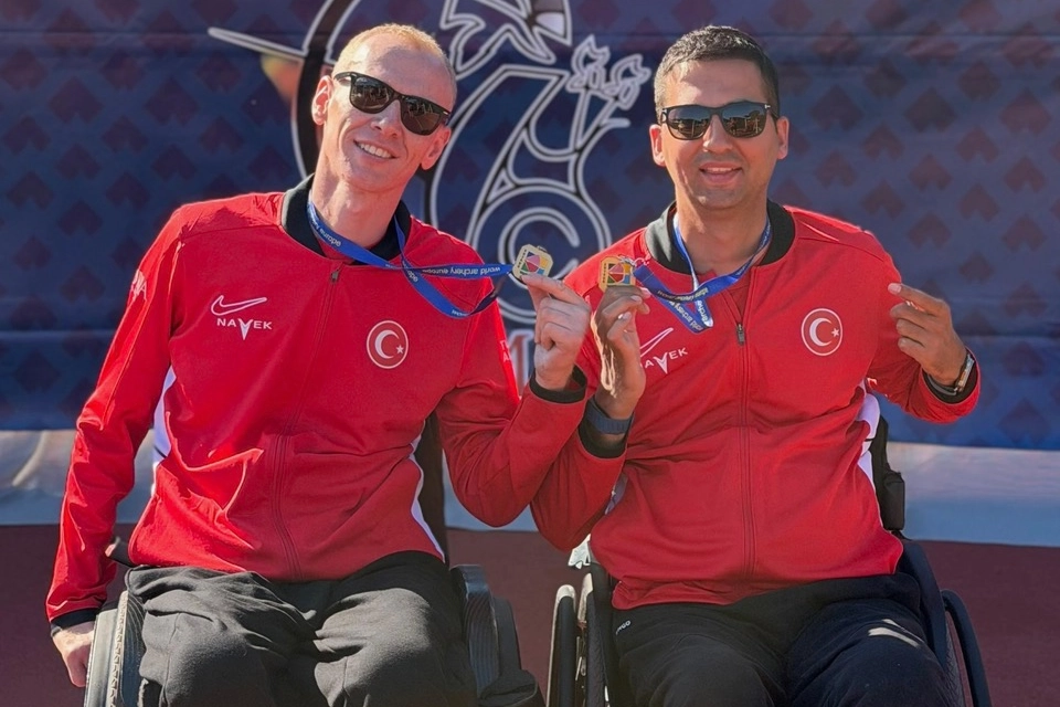 Kayseri Büyükşehir Belediyesi sporcuları para okçuluk Avrupa Şampiyonası'nda altın madalya kazandı