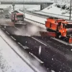 Karayolları ekipleri zorlu hava koşullarında karla mücadele ediyor