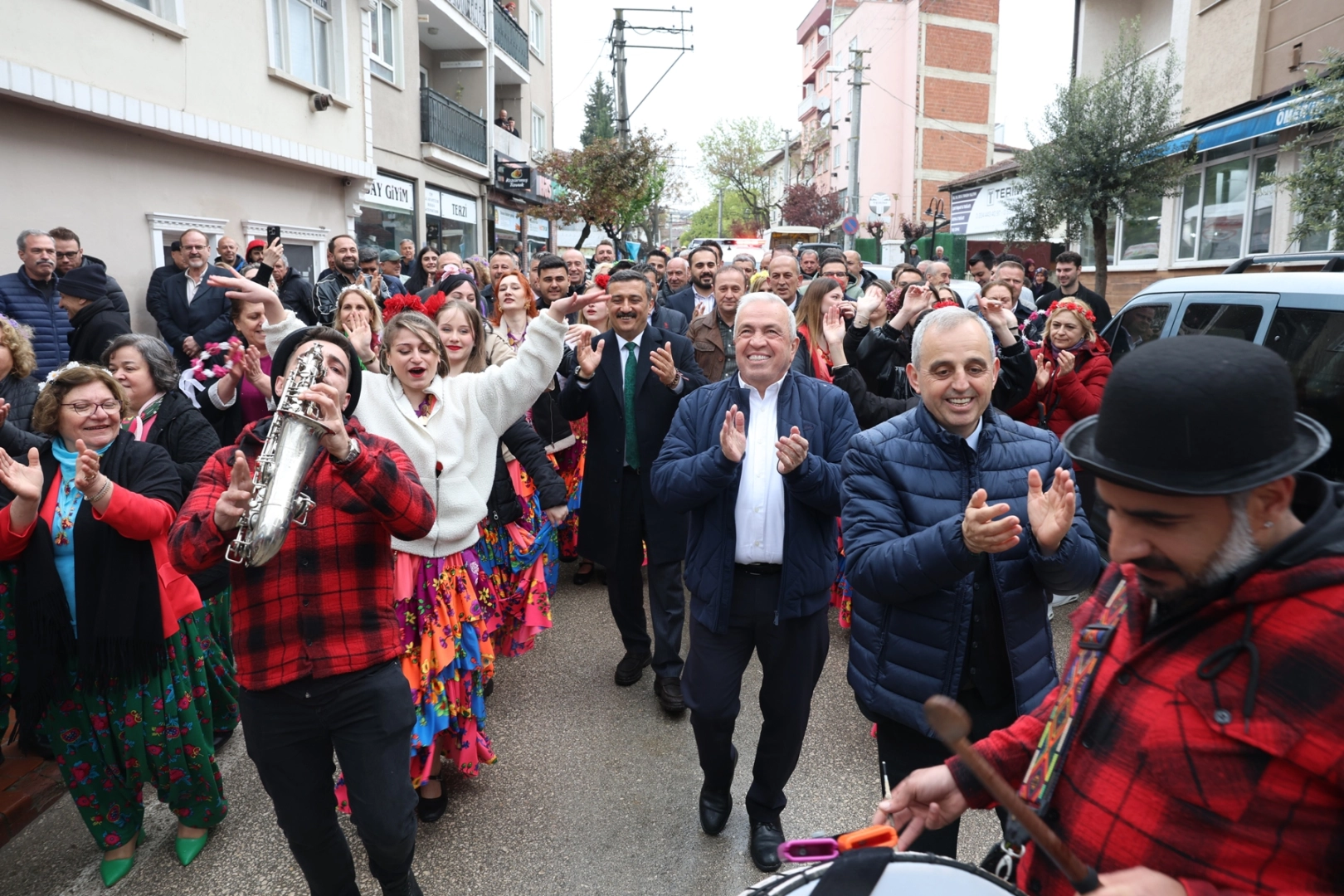 Bursa Nilüfer'de binlerce kişinin katılımıyla gerçekleşen Hıdırellez şenliği.