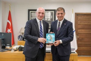 İzmir Büyükşehir Belediye Başkanı Dr. Cemil Tugay ve Yunanistan Büyükelçisi Theodoros Bizakis'in görüşmesi