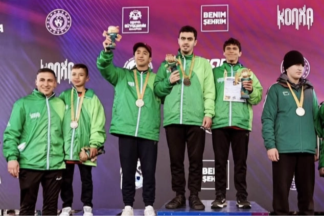 Keçiören Bağlum Sporlu özel sporcular Konya Yarı Maratonu'nda kazandıkları madalyalarla gururlandı