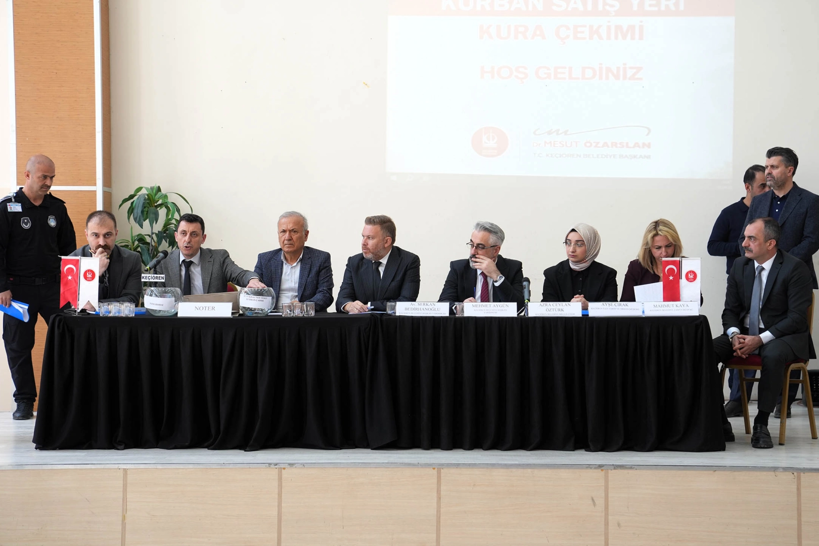 Keçiören'de kurban pazarı yerleri noter ve canlı yayınla belirlendi