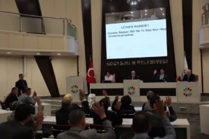 Kocasinan Belediyesi Mayıs Ayı Meclis Toplantısı'ndan bir kesit, şehre değer katan hizmetlerin ele alındığına dair bir temsil.