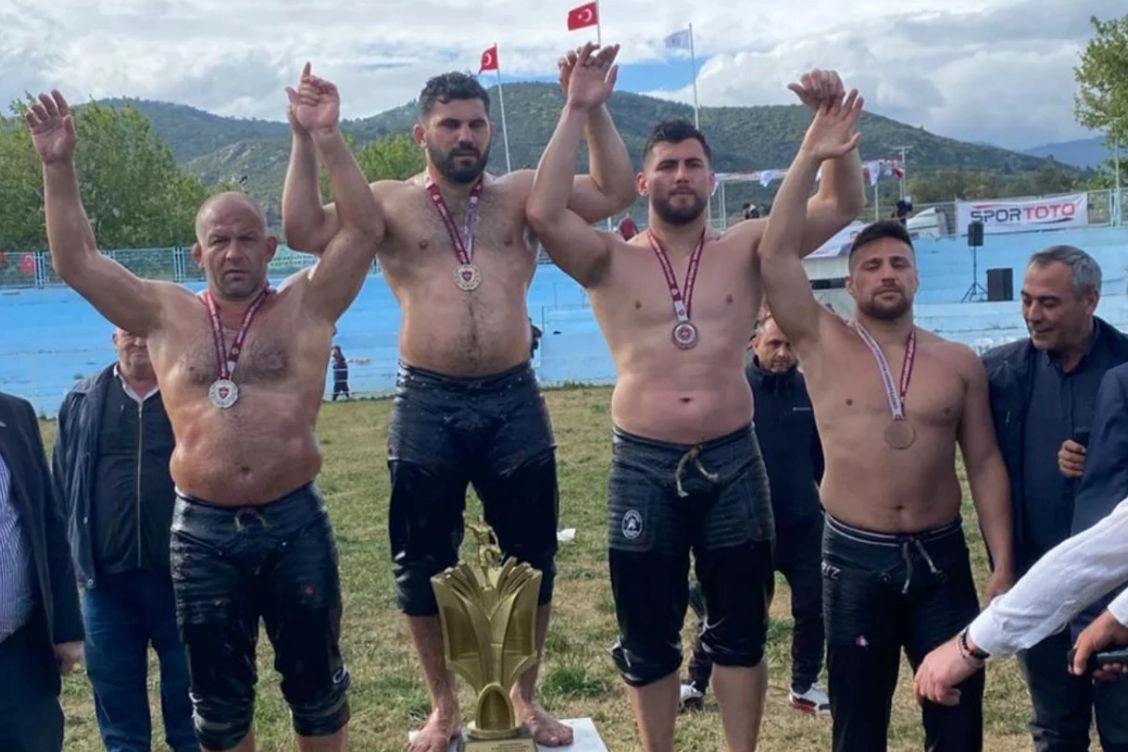 Kocaeli Kağıtspor'un çeşitli spor branşlarındaki başarılarını gösteren başarı özetleri