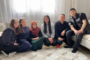 Bursa'da gençlerin yaşlılarla buluştuğu Nesiller Buluşuyor projesi