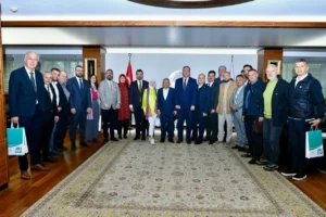Bosna Hersek Dostluk Köprüleri Derneği heyeti, Kayseri Büyükşehir Belediye Başkanı Dr. Memduh Büyükkılıç'ı ziyaret etti.