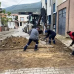Gemlik Belediyesi acil müdahale ekibi yol ve altyapı sorunlarını gideriyor