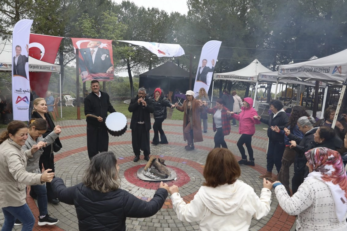 Mersin'de Darısekisi'nde düzenlenen Hıdırellez kutlaması etkinliğinden genel görünüm