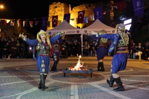 Kütahya Kalesi'nde Hıdırellez kutlamaları kapsamında dilek ateşi yakılıyor