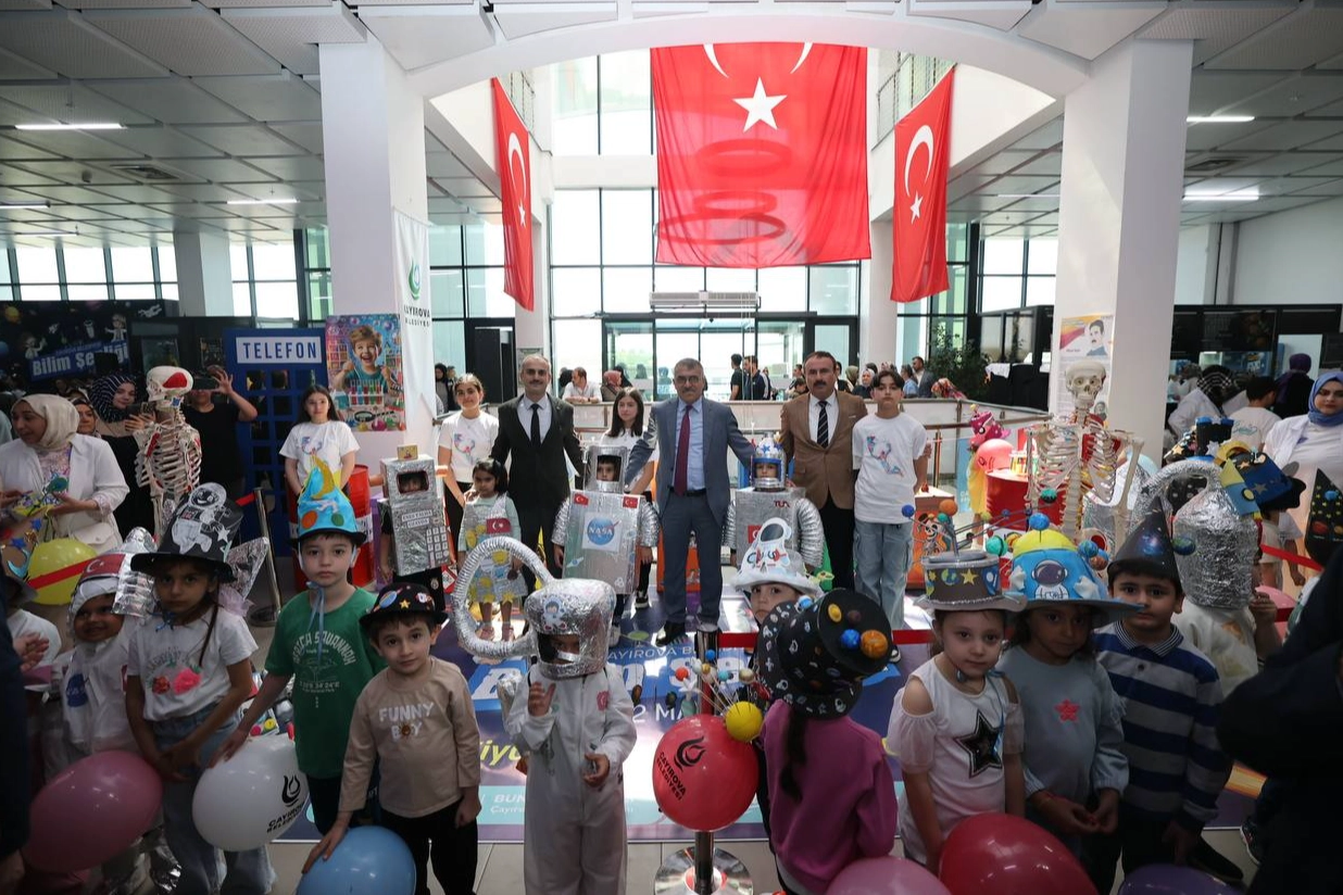 Kocaeli Çayırova'da ikinci kez düzenlenen bilim şenliği açılışı