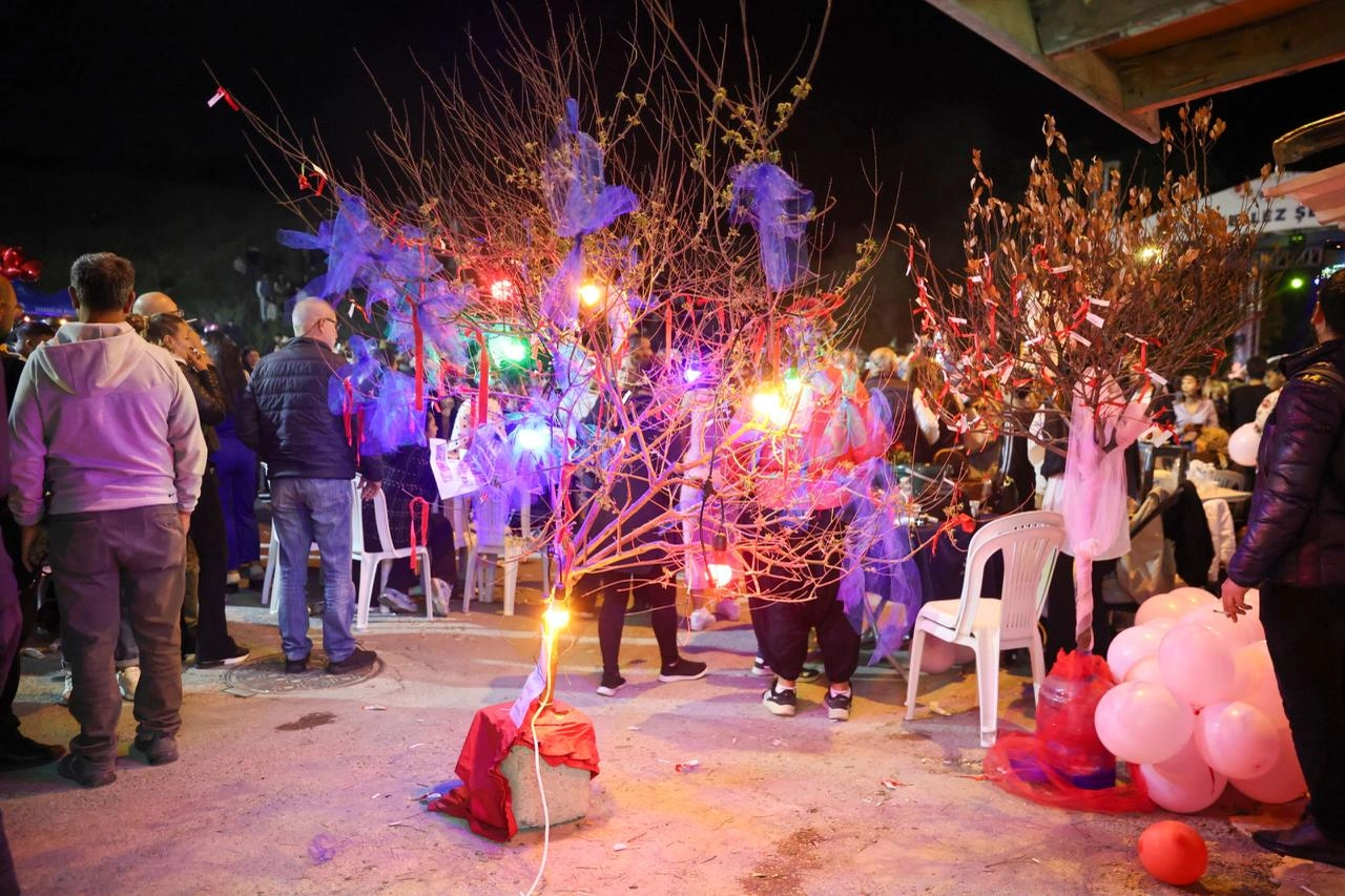 İzmir Karabağlar'da Hıdırellez şenliği kutlamaları ve coşkusu