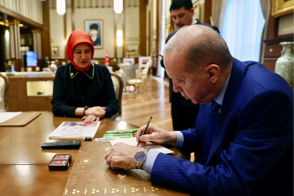 Cumhurbaşkanı Erdoğan ve kabine üyeleri Kurban Bayramı vekaletlerini Türk Kızılay'a teslim etti.