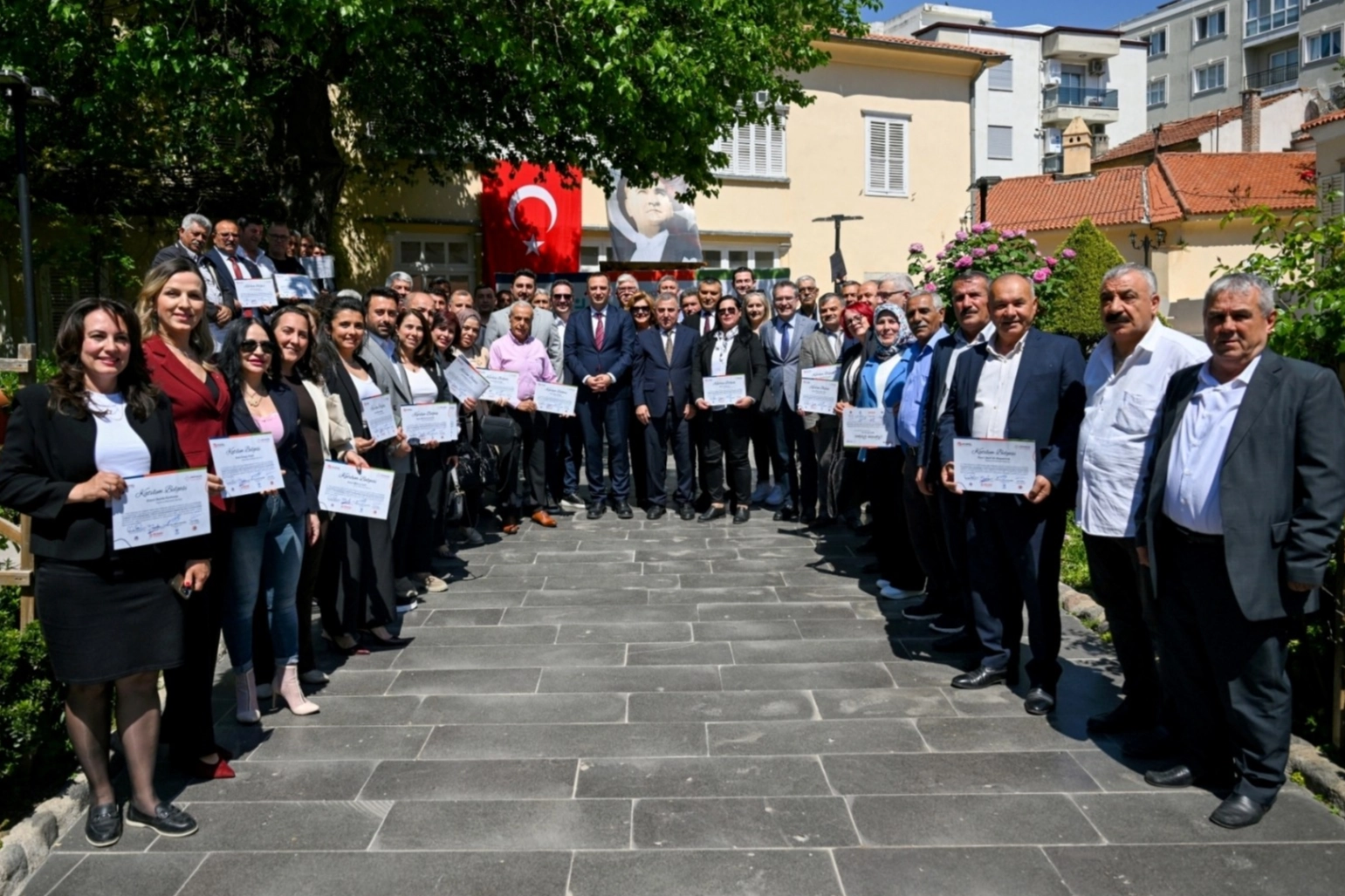 Bornova Muhtarlar Akademisi mezuniyet töreninden genel görünüm