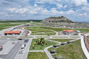 Kayseri Erkilet Millet Bahçesi'nde Kafe Sinan ve seyir terası hazırlıkları