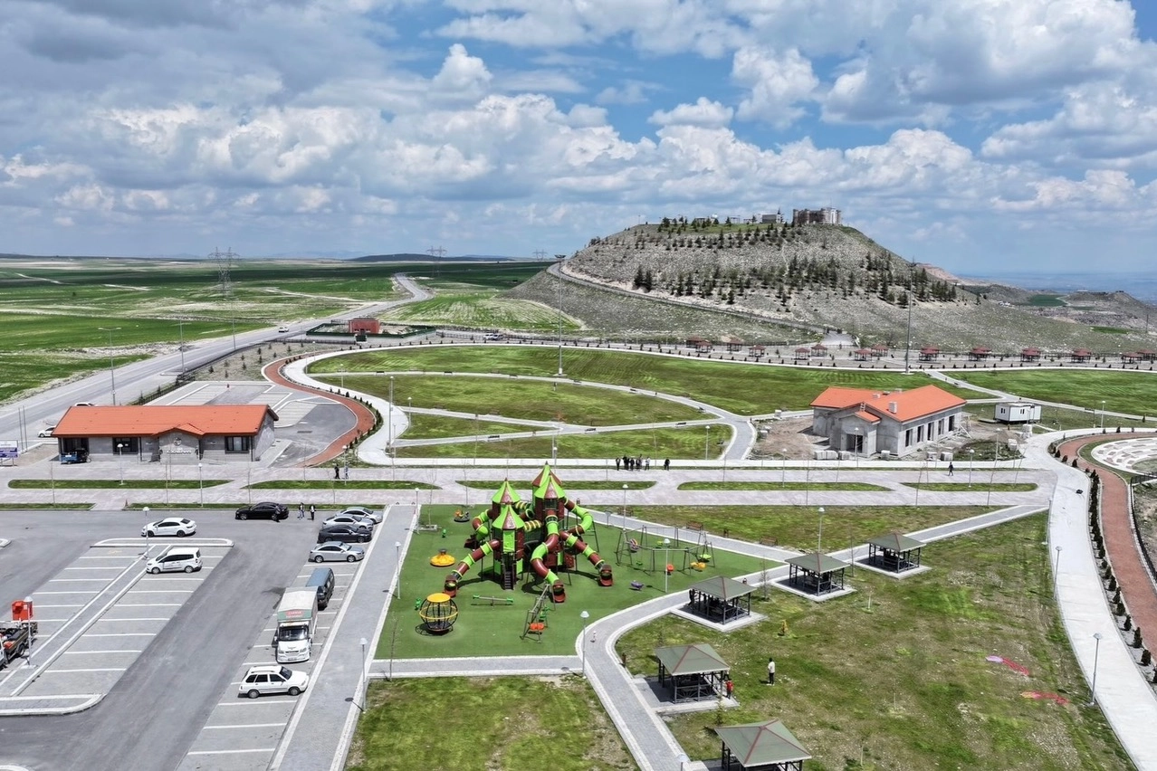 Kayseri Erkilet Millet Bahçesi'nde Kafe Sinan ve seyir terası hazırlıkları