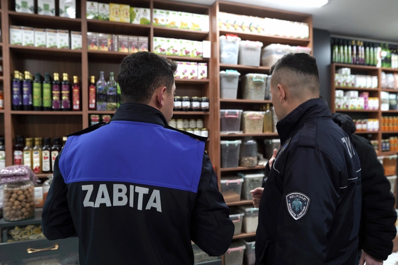Melikgazi zabıta ekipleri, Kurban Bayramı öncesinde kasap ve baharatçıları denetliyor.