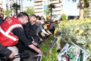 İzmir Çiğli'de Deniz Gezmiş, Hüseyin İnan ve Yusuf Aslan'ın anıldığı tören