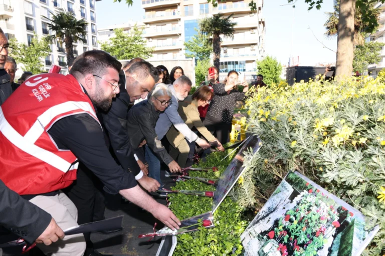 İzmir Çiğli'de Deniz Gezmiş, Hüseyin İnan ve Yusuf Aslan'ın anıldığı tören
