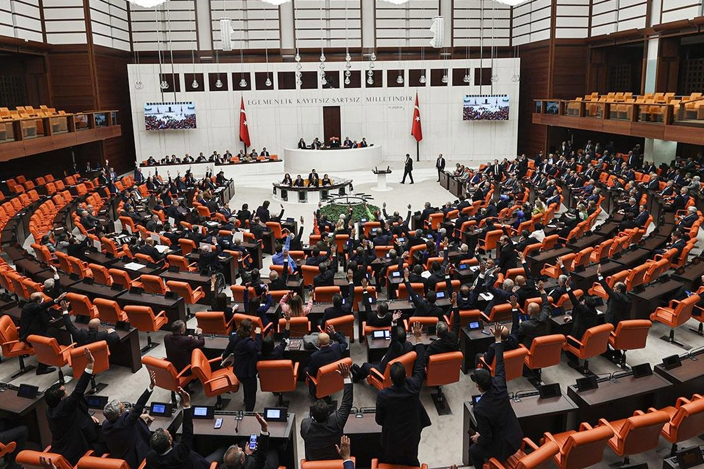 TBMM'de kabul edilen yeni kanun teklifi ile site aidatları ve yapı denetim sisteminde önemli değişiklikler yapıldı.