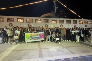 Genç İzmir gönüllüleri Bergama Vapuru'nda buluştu