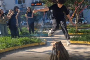 Keşan'da Hıdırellez ateşi yakıldı ve dilekler dilendi.