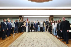 Kayseri Büyükşehir Belediye Başkanı Dr. Memduh Büyükkılıç, Türk Dünyası'ndan gelen uluslararası öğrencilerle bir araya geldi.