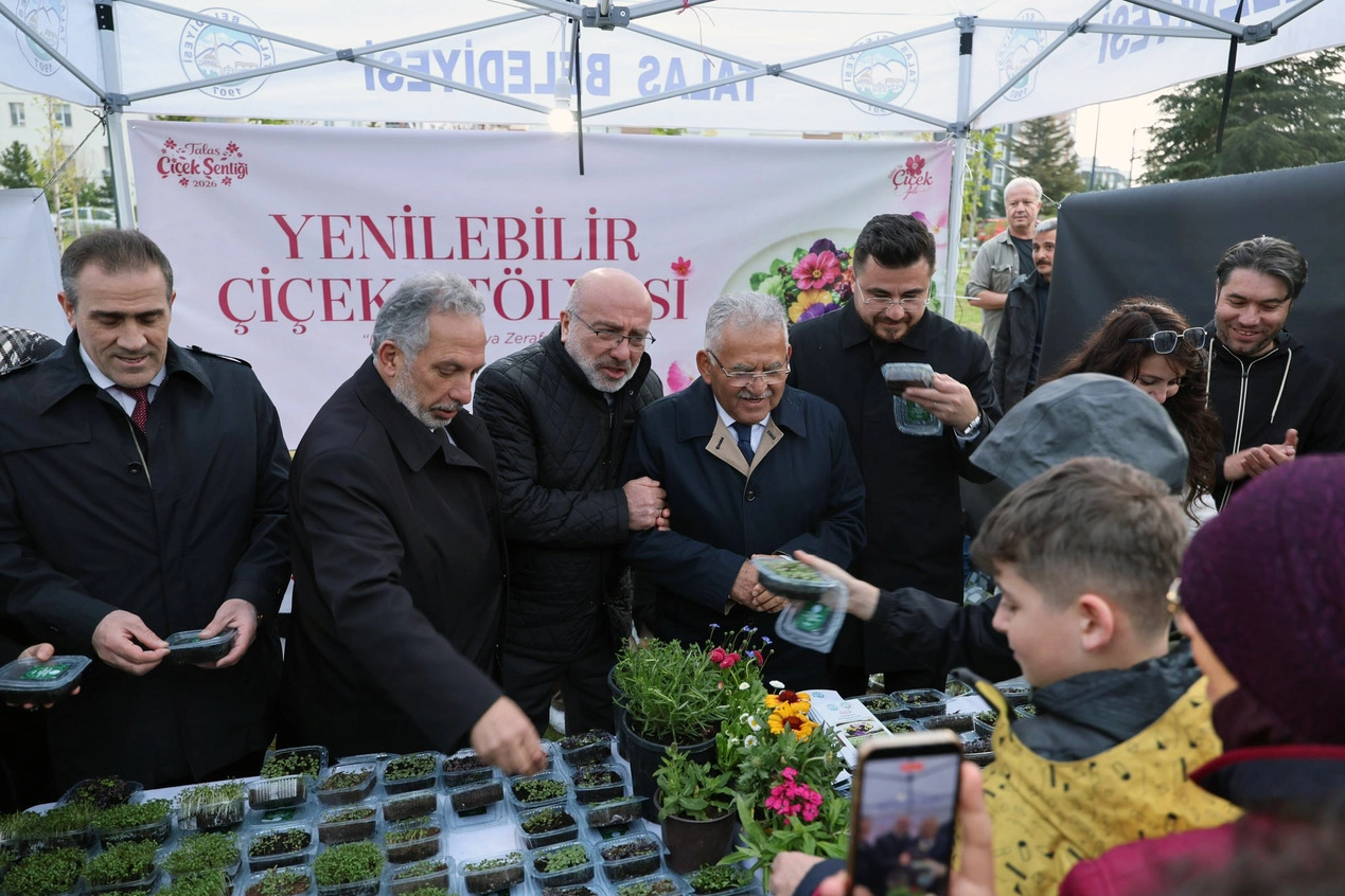 Kayseri Talas'ta düzenlenen Çiçek Şenliği'nin coşkulu açılışından genel görünüm