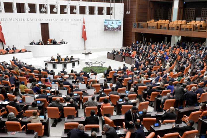 TBMM Genel Kurulu'nda Somali'ye ayni hibe desteği anlaşması kabul edildi, Türkiye'nin Afrika politikası tartışıldı.