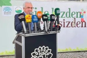 Bursa Nilüfer'de 'Fide bizden, ürün sizden' projesi kapsamında fide dağıtımı yapıldı.