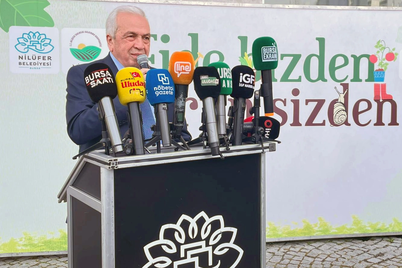 Bursa Nilüfer'de 'Fide bizden, ürün sizden' projesi kapsamında fide dağıtımı yapıldı.