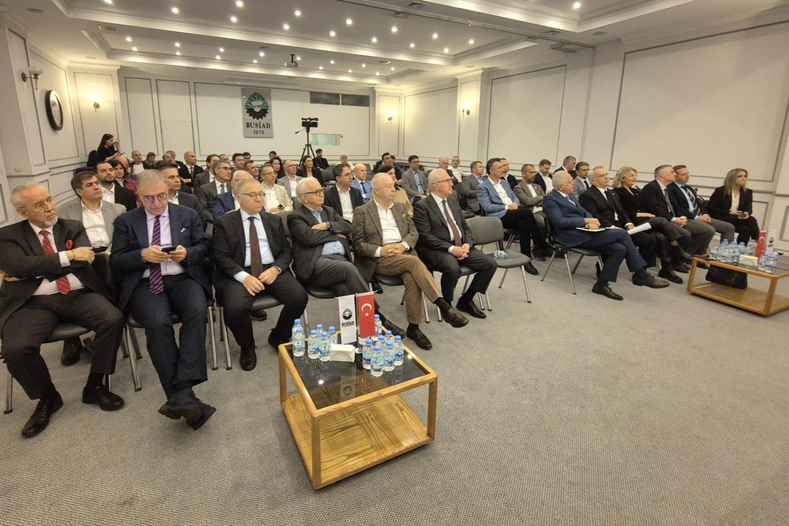 BUSİAD'ın ekonomik görünüm raporu sunumundan genel bir kare