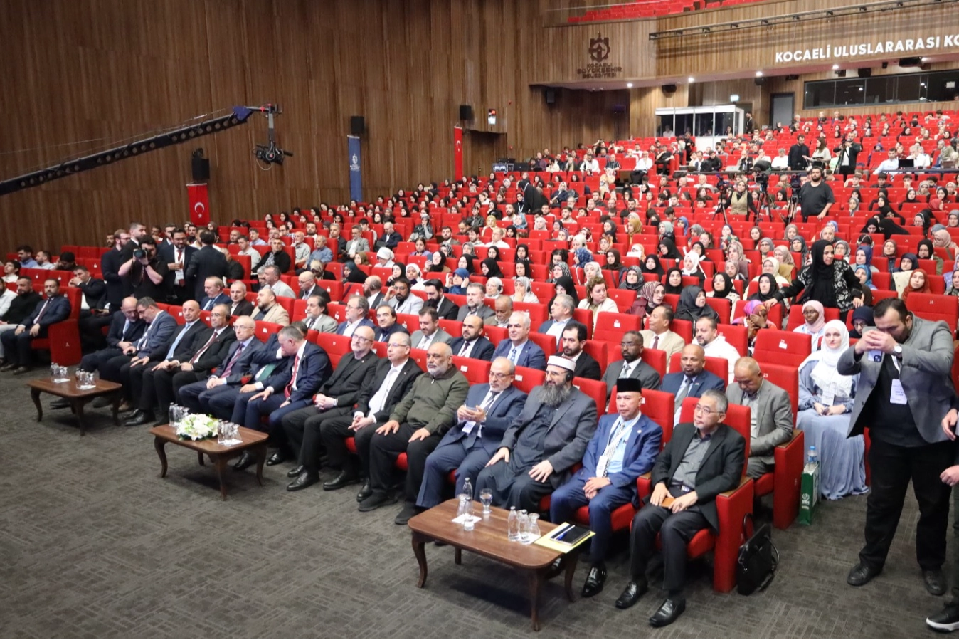 Kocaeli'de düzenlenen V. Uluslararası İslam Kültür ve Medeniyeti Sempozyumu'nda 14 ülkeden akademisyenler bir araya geldi.