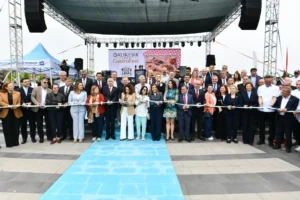 Balıkesir GastroFest açılışında coşkulu kalabalık ve protokol üyeleri