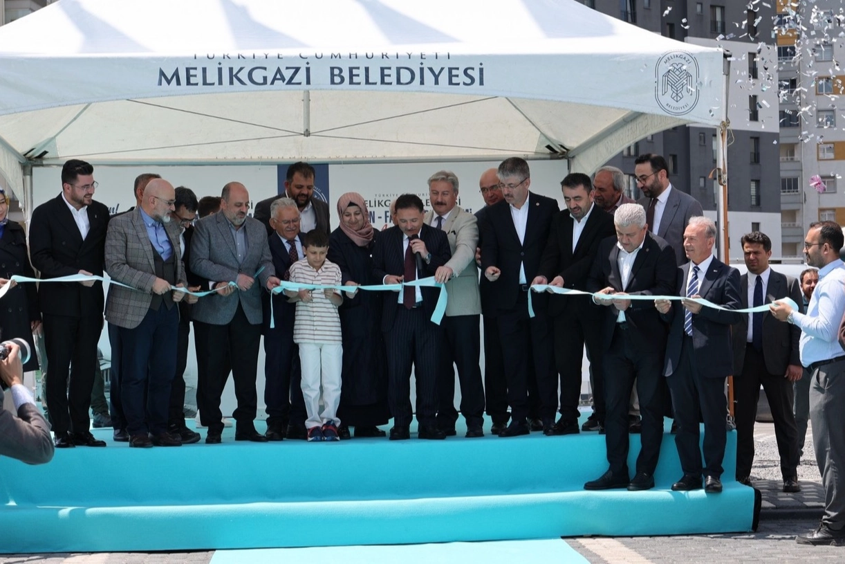 Kayseri Melikgazi'de hayırsever işbirliğiyle açılan Osman-Fatma Fırıncı Camii'nin dış görünüşü