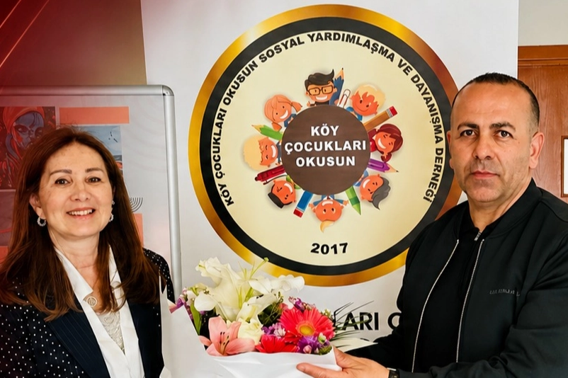 Sanatçı Neşe Mutlu'nun 'Renklerin Ritmi' sergisinden bir kare