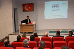 Manisa'da muhtarların hizmet kalitesini artırmaya yönelik Muhtarlar Akademisi eğitimi başladı.