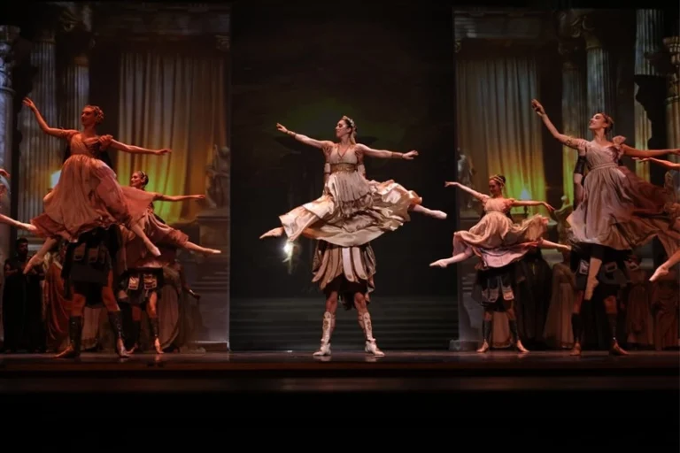 Denizli Opera ve Bale Günleri kapsamında sahnelenen epik Troya operası