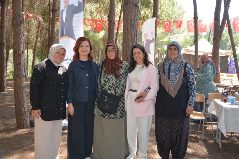 Mersin'de şehit ve gazi yakını anneler için düzenlenen Anneler Günü etkinliğinden bir kare