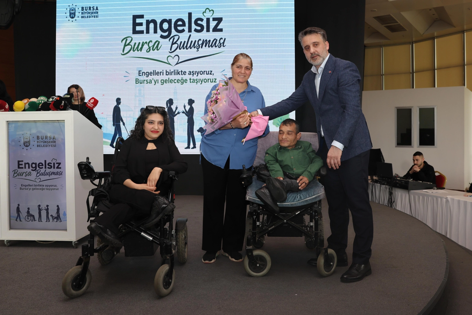 Bursa'da Engelsiz Bursa Buluşması etkinliğinde özel gereksinimli bireyler ve aileleri bir araya geldi.